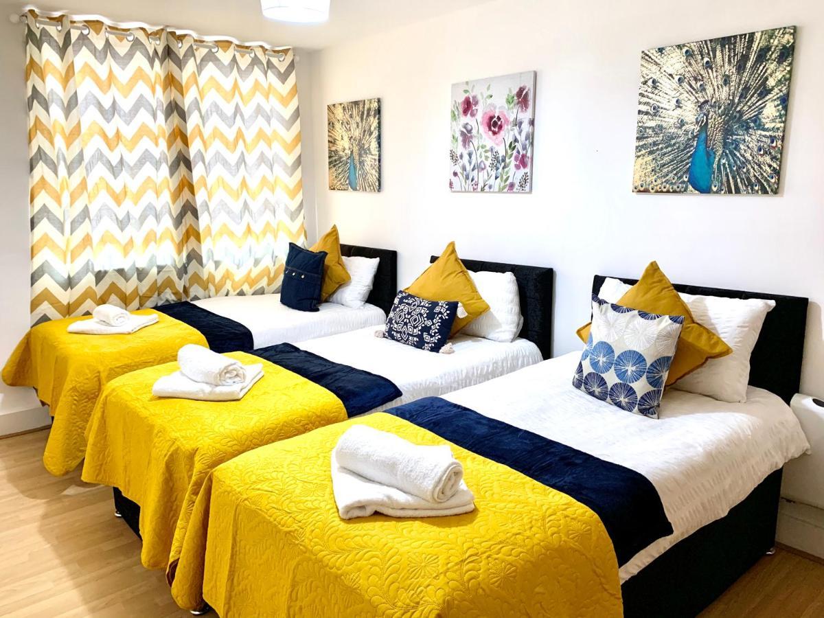2 Bedrooms, Seperate Recption, Full Kitchen, Free Parking Londres